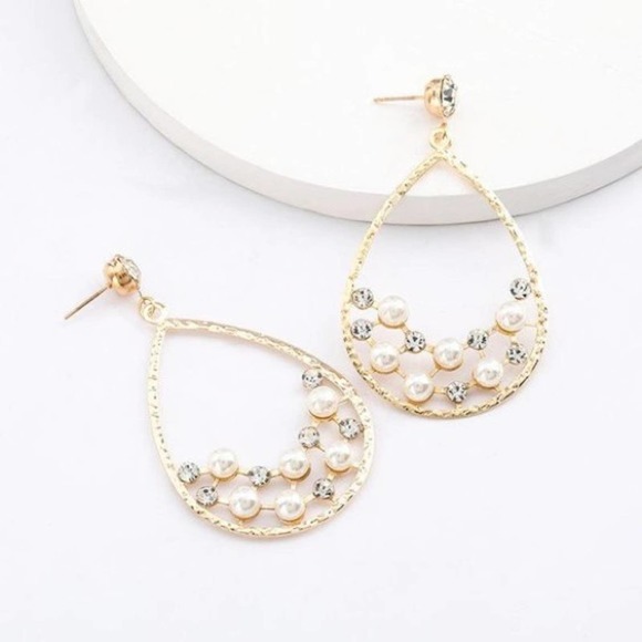 poshwithbon Jewelry - Fashion Drop Shaped Pearl & Jeweled Earrings